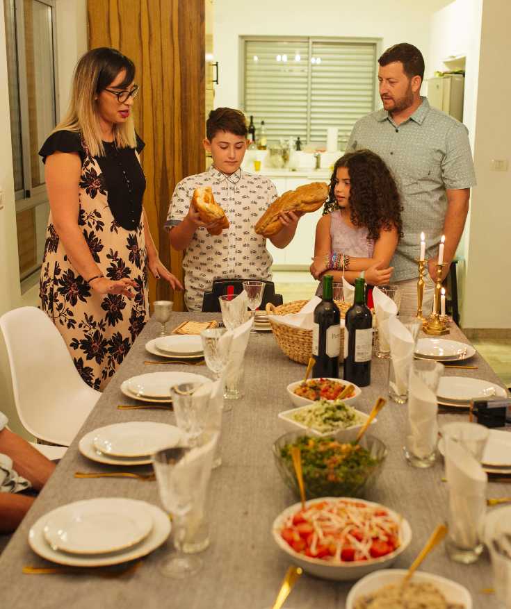 Shabbat dinner with locals: a must-do activity for your trip to Israel!