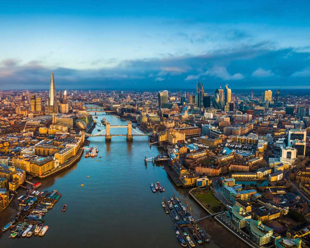 solo travel to london