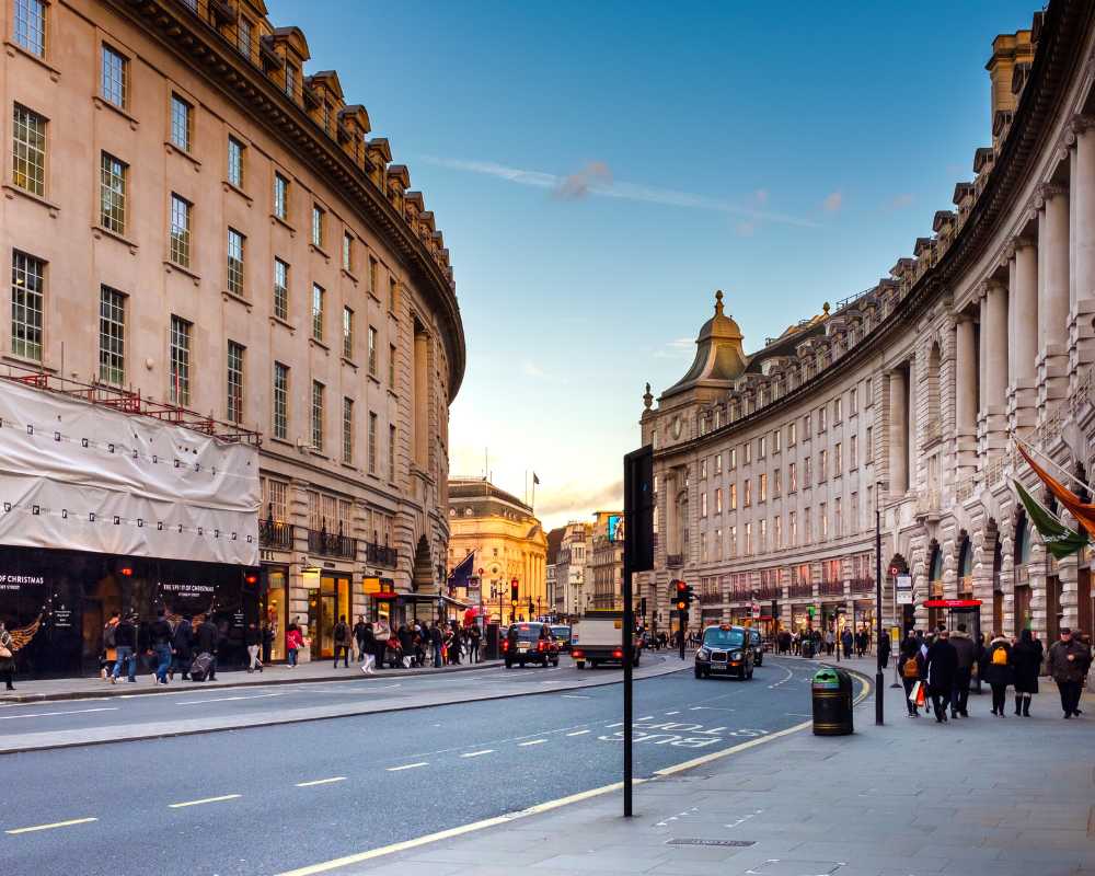 solo travel to london