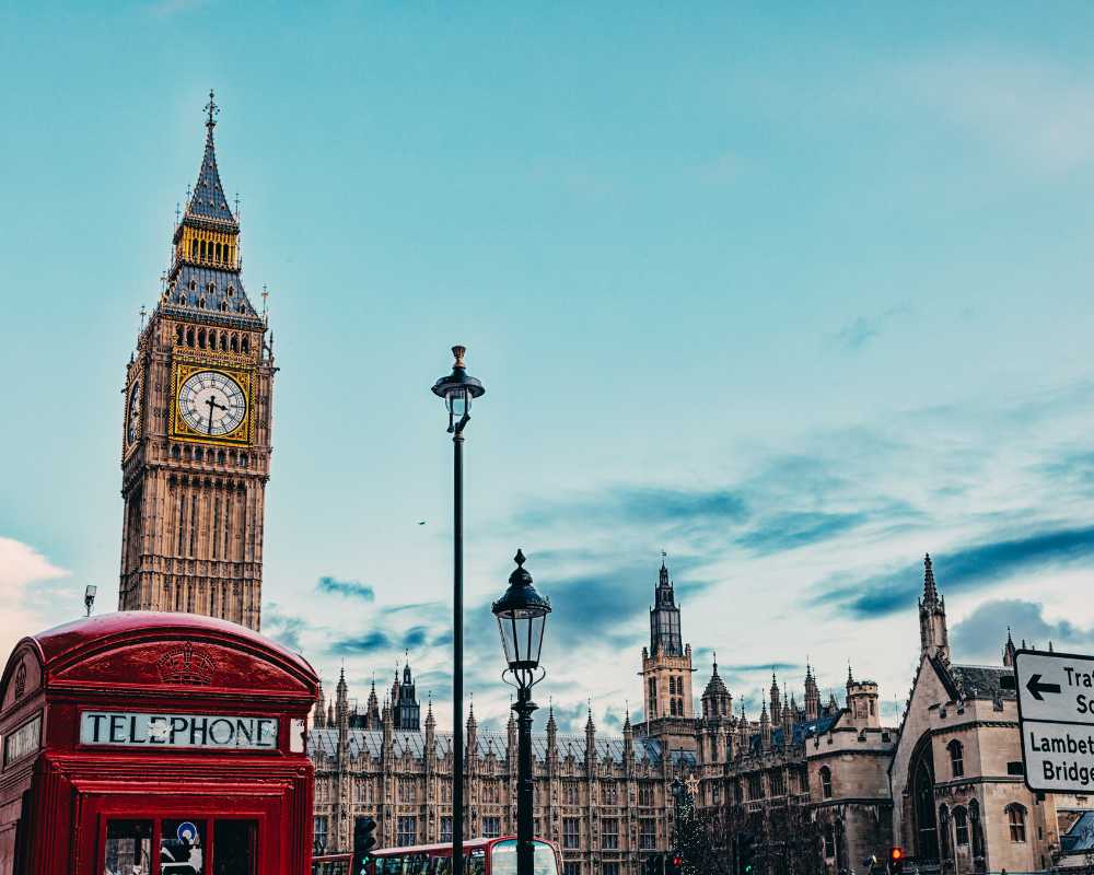 solo travel to london