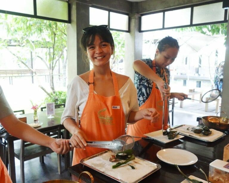 Unleash your inner chef: take this thrilling Thai cooking class in Bangkok!
